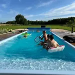 Nowy Z Podgrzewanym Basenem Na Wylacznosc Дом отдыха Бранево